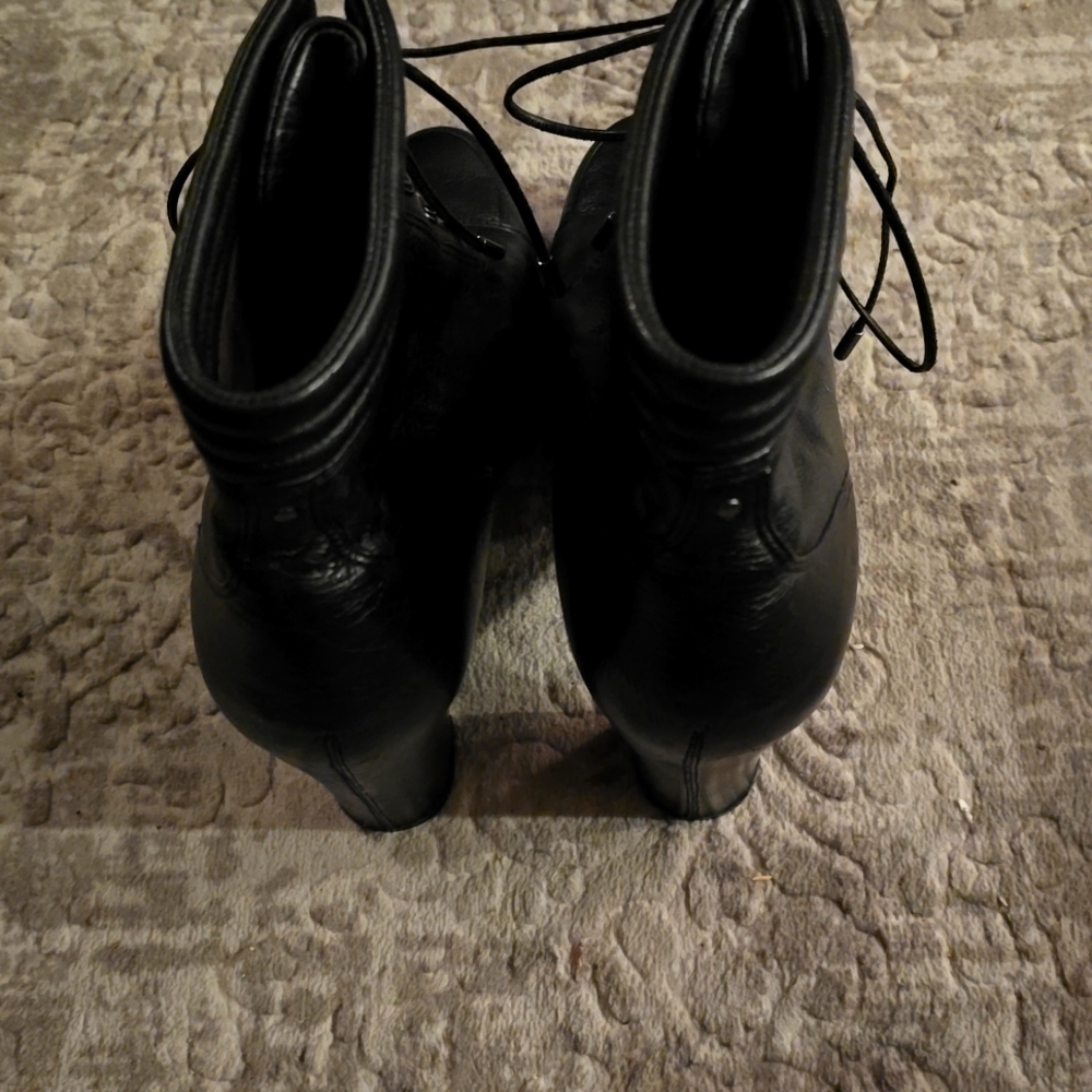 Boots - Picture 4 of 4
